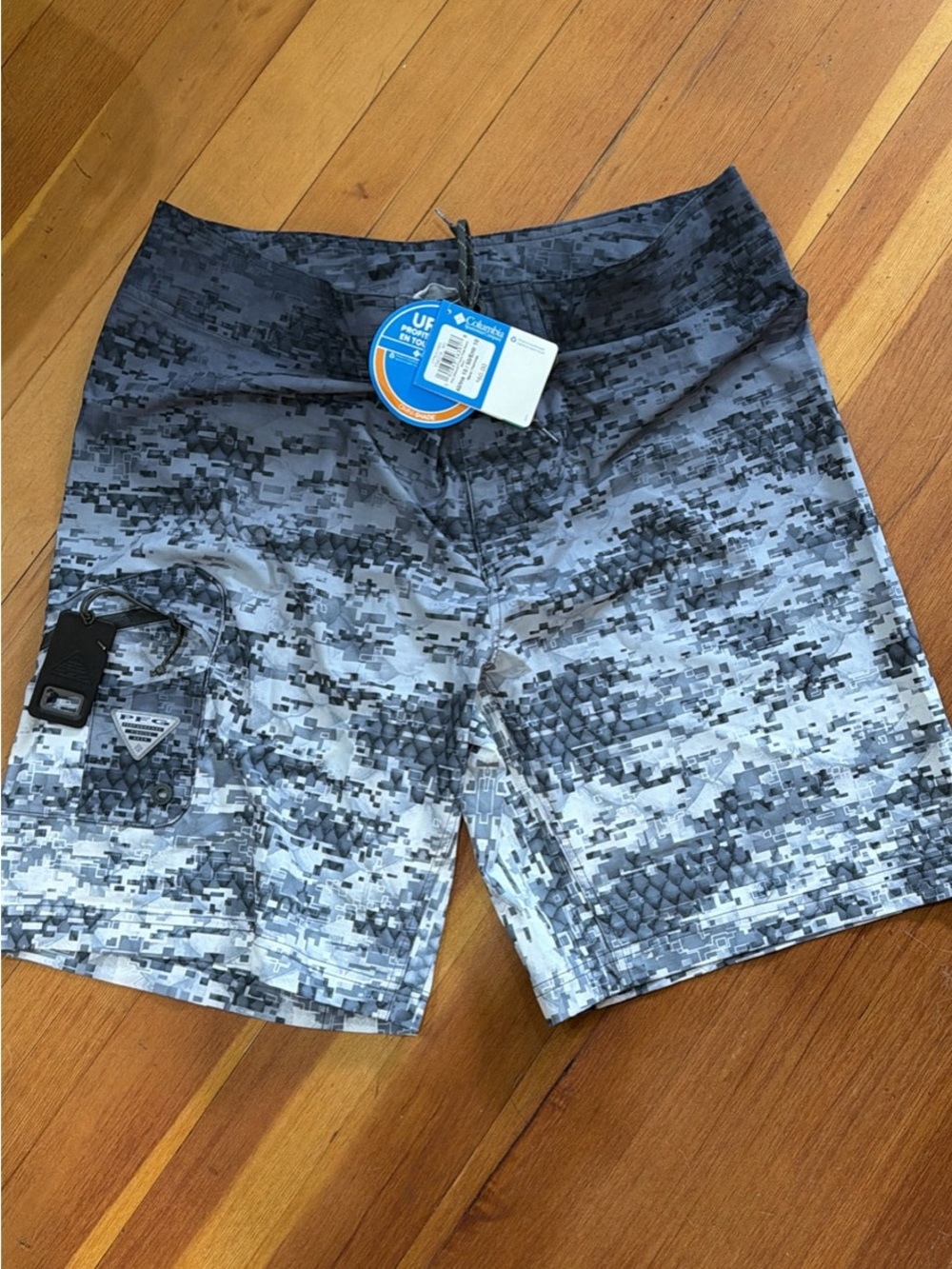 Columbia Men’s Gray Digital Camo Hybrid Shorts